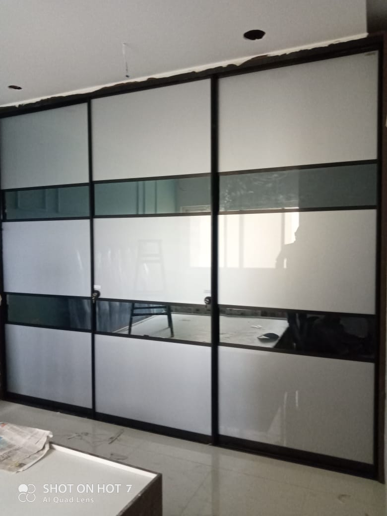 lacquer-glass-wardrobe-dealers-manufacturers-in-gurgaon-gurugram-india-top-dealers-manufacturers-in-gurgaon